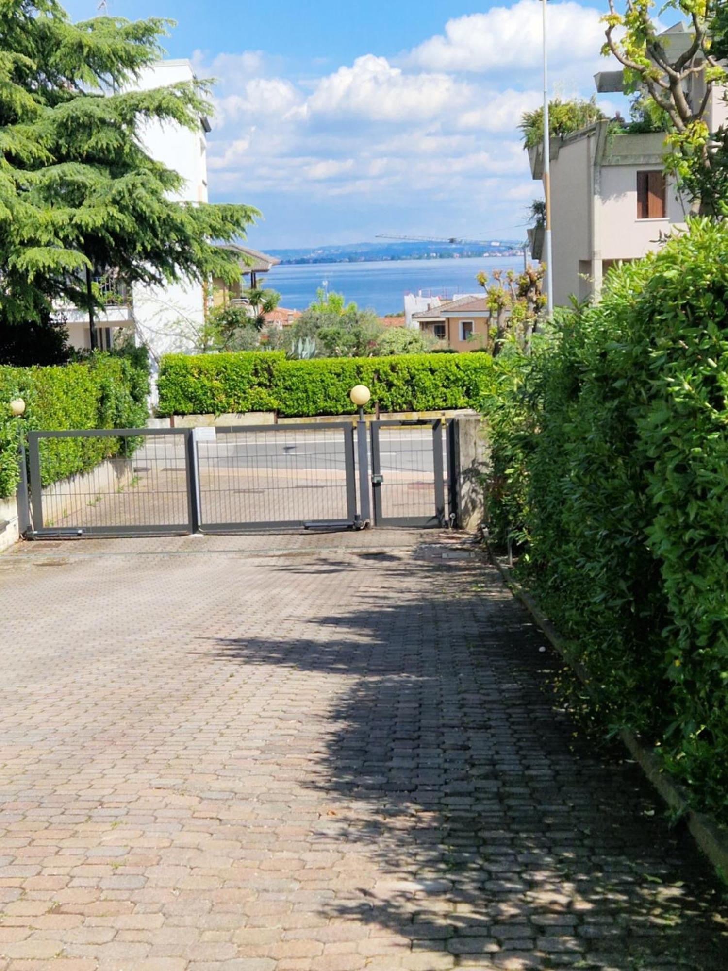 Happy Lake Desenzano del Garda Exterior photo